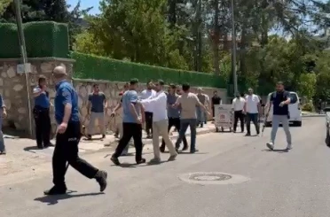 Kavga eden şahıslara biber gazıyla müdahale edildi 