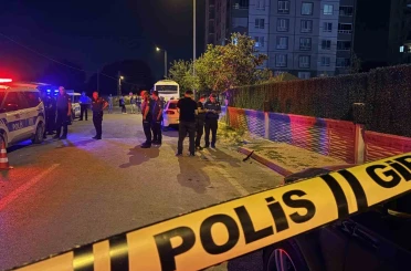 Kavgada kullanılan otomatik av tüfeğinden çıkan saçmalar otoparkta araçlarından inen çifti yaraladı: 2 yaralı 
