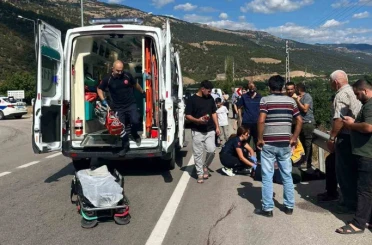 Kavşakta otomobilin çarptığı yaya hayatını kaybetti 