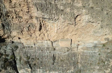 Kayaların ortasındaki manastır görenleri hayrete düşürüyor: Yüzlerce yıllık yapı dron ile görüntülendi 