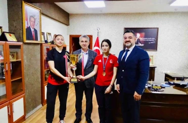 Kaymakam Abay, şampiyonlar ile bir araya geldi 