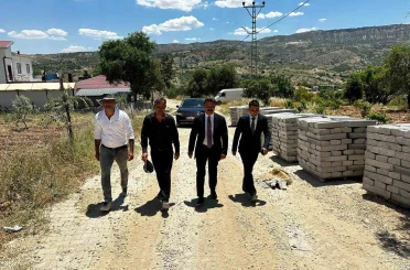 Kaymakam Aslan, deprem konutlarında incelemelerde bulundu 