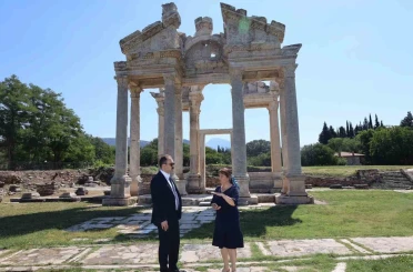 Kaymakam Battal, Afrodisias’taki çalışmaları inceledi 