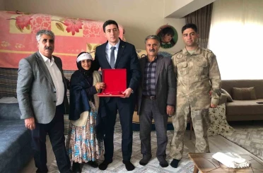 Kaymakam Erdoğan’dan şehit ailesine ziyaret 