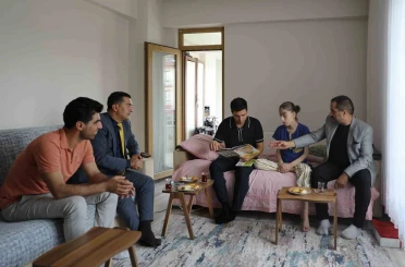 Kaymakam Güzel, evde eğitim gören öğrenciyle bir araya geldi 