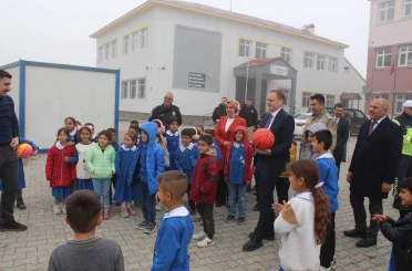 Kaymakam Koşansu: "Eğitime ve spora yatırım, geleceğe yatırımdır’’ 