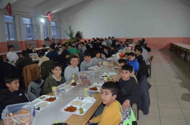 Kaymakam Koşansu öğrencilerle iftar sofrasında buluştu 