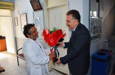 Kaymakam Odabaş’tan, Gazze’ye yardım götürürken rehin alınan Sumud Filosu aktivisti Dr. Ergün Akpınar’a "geçmiş olsun" ziyareti 