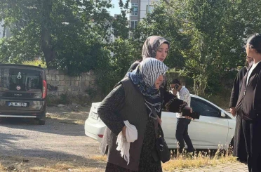 Kayseri’de 12 katlı binanın görevli dairesinde yangın 