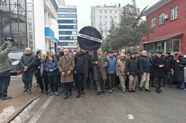 Kayseri’de Alevi örgütlerden CHP İl Başkanlığı’na ‘siyah çelenkli’ tepki 