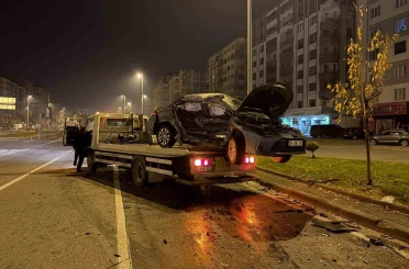 Kayseri’de iki otomobil çarpıştı: 1’i ağır 3 yaralı