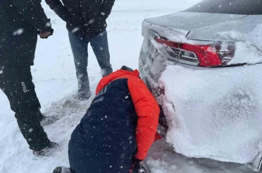 Kayseri’de kar yağışı sonrası mahsur kalan vatandaşlar kurtarıldı 