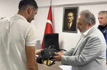 Kayseri’de mesire alanında unutulan 700 bin TL değerindeki ziynet eşyasını belediye ekipleri buldu 