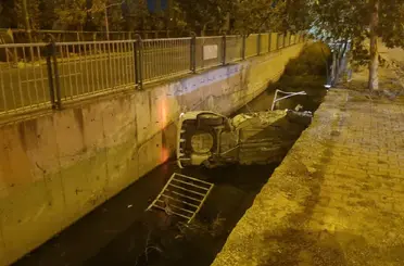 Kayseri’de otomobil kanala uçtu: 2 yaralı
