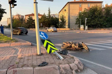 Kayseri’de otomobilin çarptığı motosiklet sürücüsü ağır yaralandı 