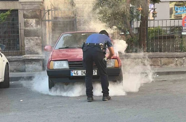 Kayseri’de park halindeki otomobilde yangın 