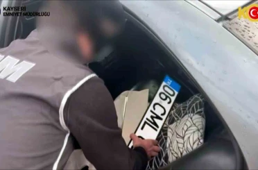 Kayseri’de sahte plaka operasyonu: 2 gözaltı 