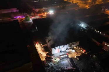Kayseri’de sünger fabrikasında yangın 