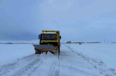 Kayseri’de yoğun kar nedeniyle kapanan 195 mahalle yolu ulaşıma açıldı 