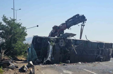 Kayseri’de yolcu otobüsü devrildi: Çok sayıda yaralı var 