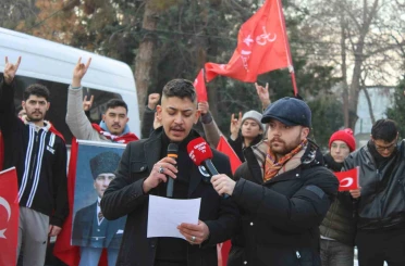 Kayserililerden Türk Bayrağı’na yapılan saldırıya tepki 