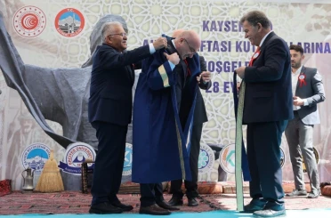 KAYÜ Rektörü Karamustafa’ya ’2025 Yılı Ahilik Özel Ödülü’ verildi 