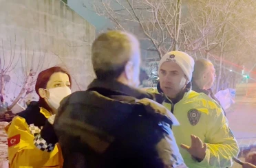 Kaza yapan alkollü sürücü, "Hepinizden özür diliyorum" diyerek hastaneye gitmeyi reddetti 