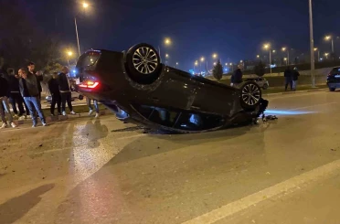 Kaza yapan araç takla attı: 2 yaralı 