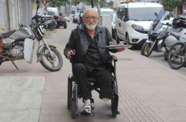 Kazada bacağını kaybetti, 50 yıllık mesleğini bırakmadı 