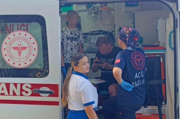 Kazada yaralanan Ukraynalı turist, hastanede para alınabileceğini duyunca yaralı oğluyla birlikte ambulanstan indi 