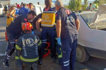 Kazazedelere yardım etmek isterken kazaya neden oldu 