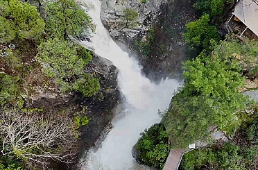 Kazdağları’nın Sütüven Şelalesi yağışlarla birlikte Niagara’yı aratmadı 