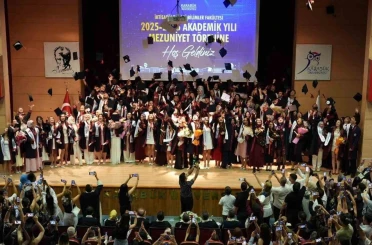 KBÜ İİBF mezunlarını geleceğe uğurladı 