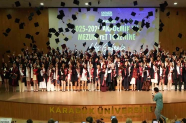 KBÜ Tıp Fakültesi mezunları hekimlik hayatına ilk adımını attı 