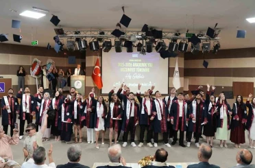 KBÜ’de mezuniyet coşkusu sürüyor: Orman mühendisleri, sosyal bilimciler ve diş hekimleri diplomalarını aldı 