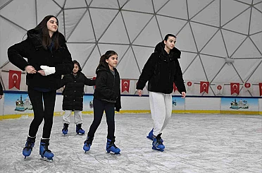 Keçiören Belediyesi’nden ücretsiz buz pateni hizmeti 