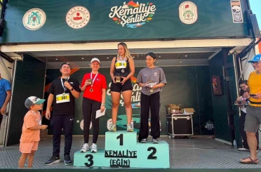Kemaliye sokaklarında spor coşkusu yaşandı 