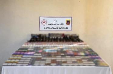 Kemer’de kaçak sigara operasyonu: Bin paket kaçak sigara ele geçirildi 