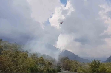 Kemer’de ormanlık alanda çıkan yangın büyümeden kontrol altına alındı 