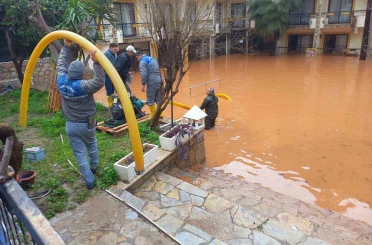 Kemer’de sağanak sonrası temizlik çalışmaları devam ediyor 