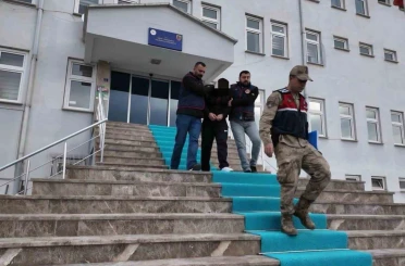 Kendilerini güvenlik güçleri ve savcı olarak tanıtıp, yaşlıları 1 milyon TL dolandırdılar 