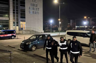 Kendini savcı olarak tanıtıp yaşlı kadının altınlarını alan 2 şüpheli yakalandı 