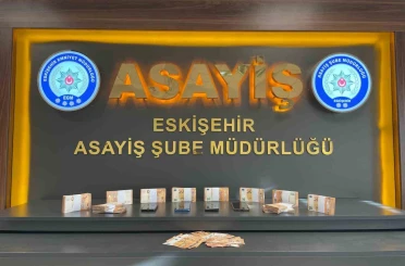 Kendisini polis olarak tanıtan 2 dolandırıcı yakalandı 