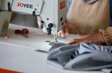 Kepez’de belediye personelinin üniformaları kadın eliyle üretilip tasarruf sağlanıyor 