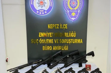 Kepez’de şafak operasyonu: 11 adrese eş zamanlı baskın 