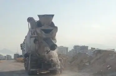 Kepez’de vatandaşın çevreyi kirletirken görüntülediği beton mikserine 200 bin TL idari para cezası uyguladı
