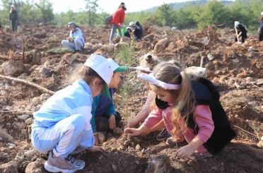 Kepezli Minikler, yangın sonrası orman alanına umut dikti 