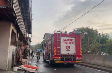 Kereste atölyesinde çıkan yangın korkuttu: O anlar kamerada 
