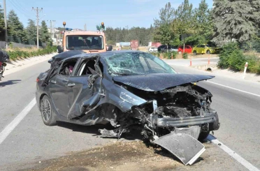 Keşan’da beton yükseltiye çarpan otomobilin sürücüsü yaralandı 