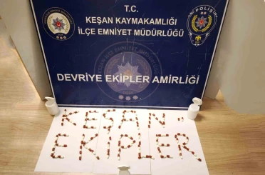 Keşan’da polisin arama yaptığı evde 120 adet sentetik ecza ele geçirildi 